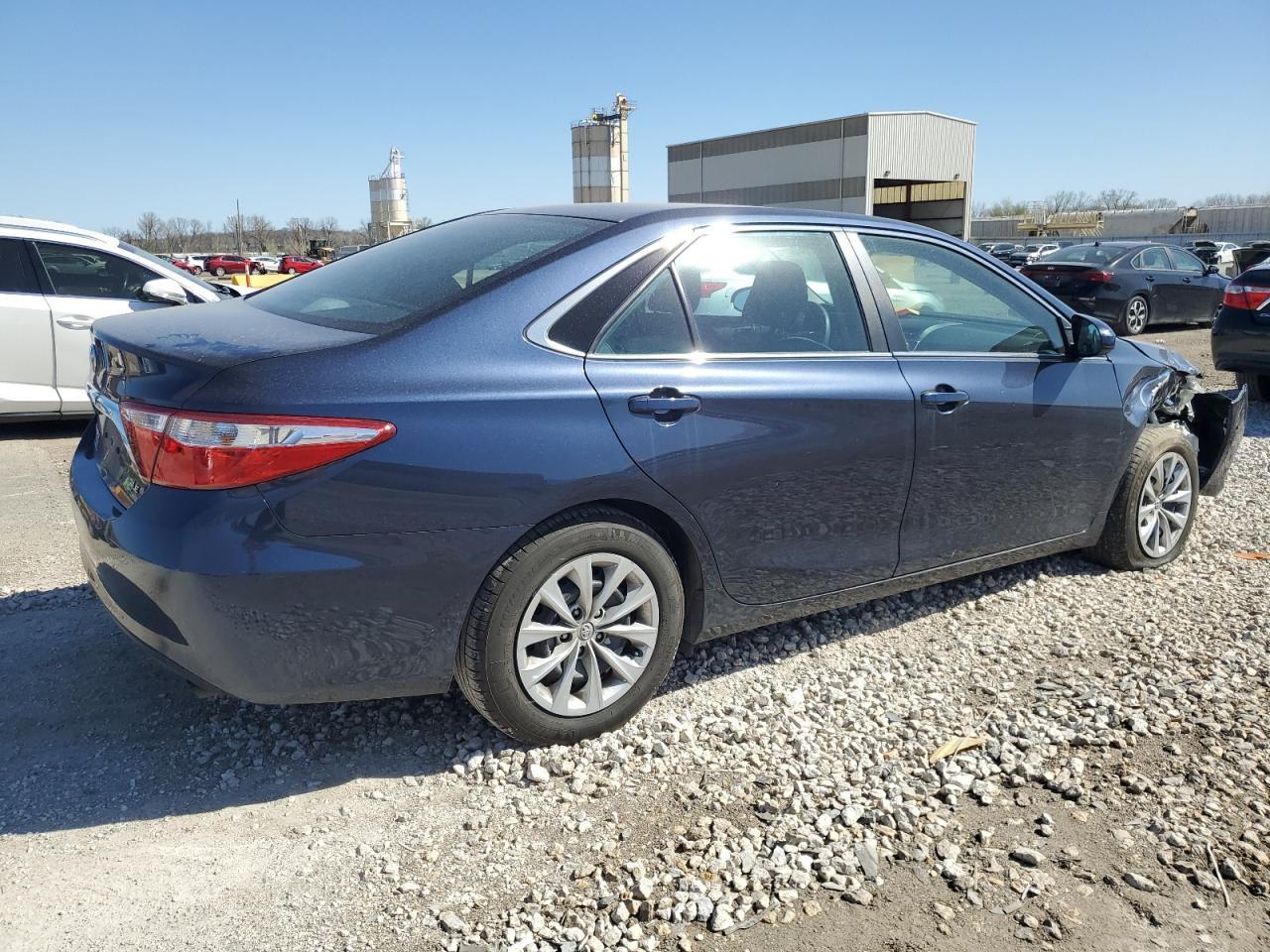 2016 TOYOTA CAMRY LE - Image 3