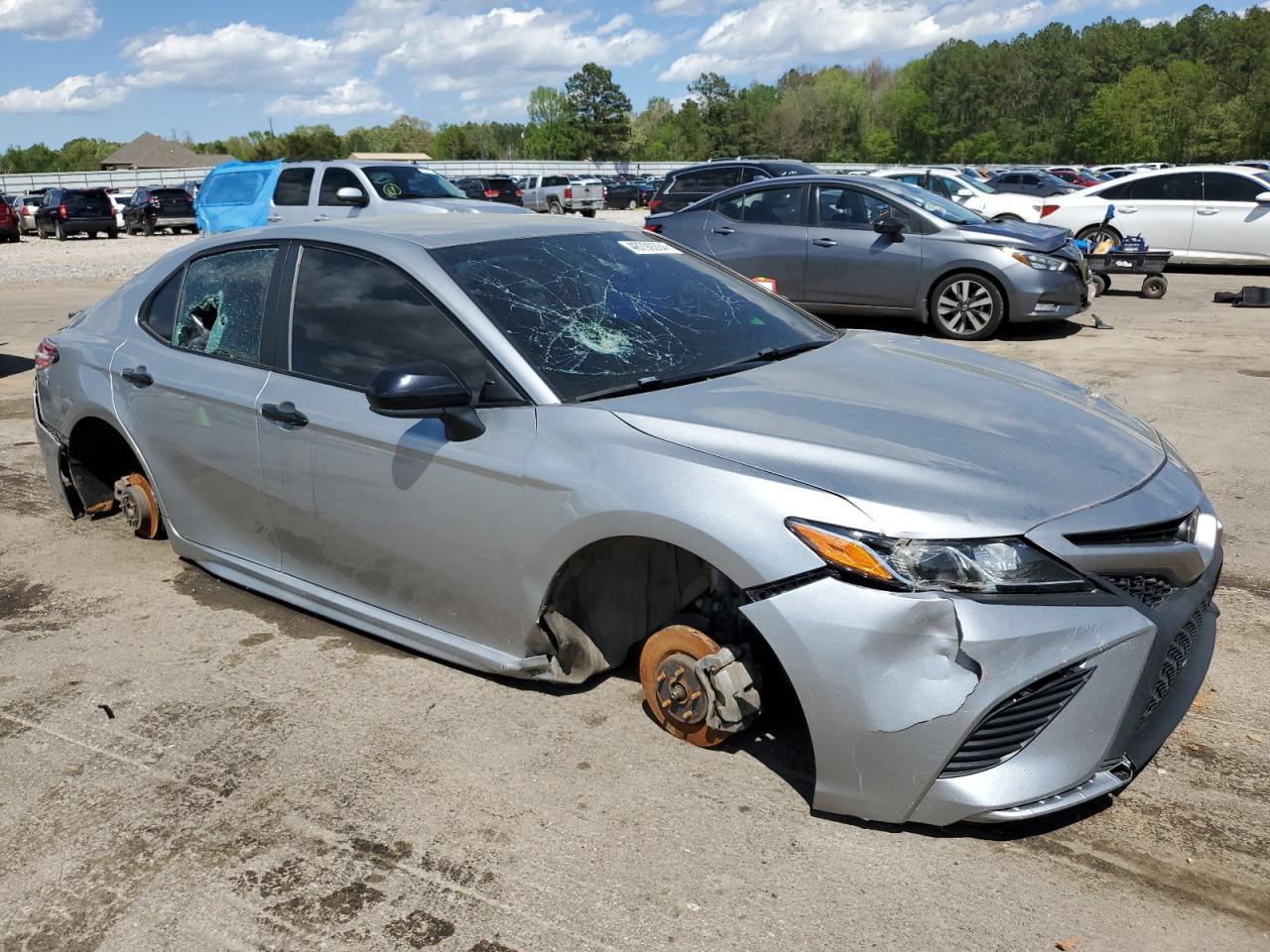 2020 TOYOTA CAMRY SE - Фото 4