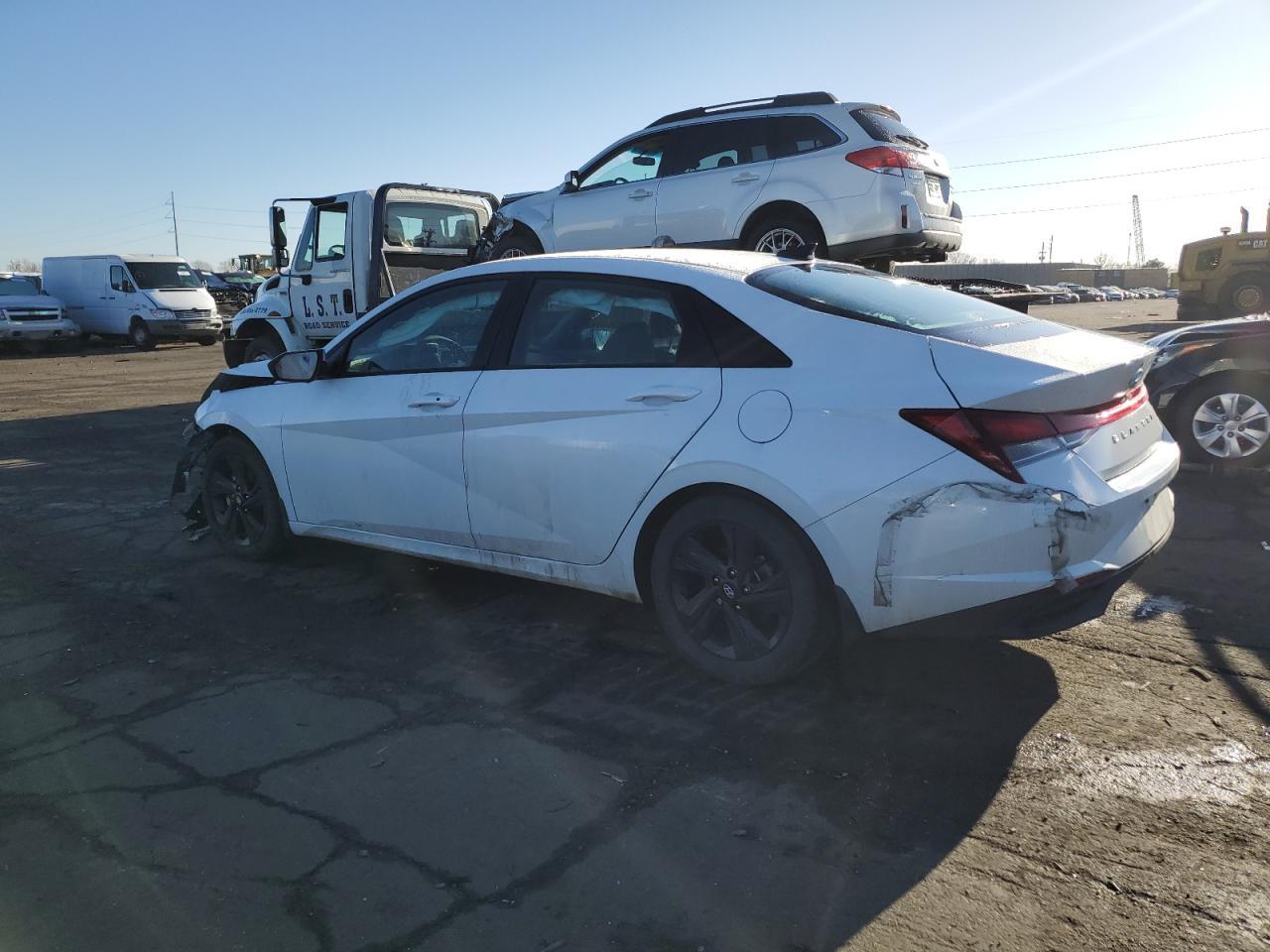 2022 HYUNDAI ELANTRA SE - Фото 2