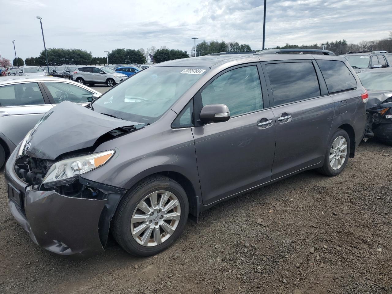 2013 TOYOTA SIENNA XLE
