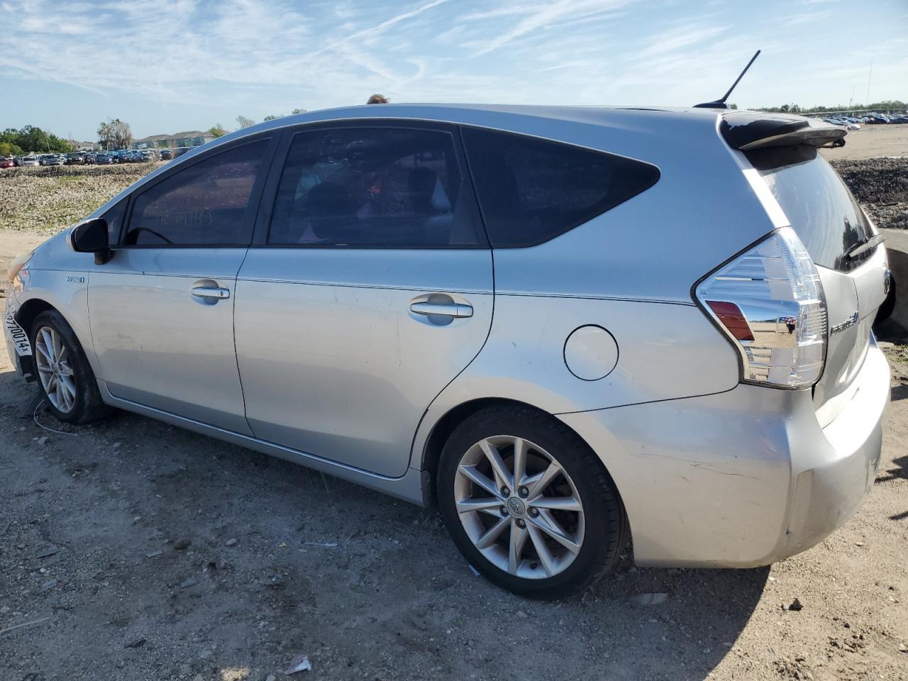 2013 TOYOTA PRIUS V - Фото 2
