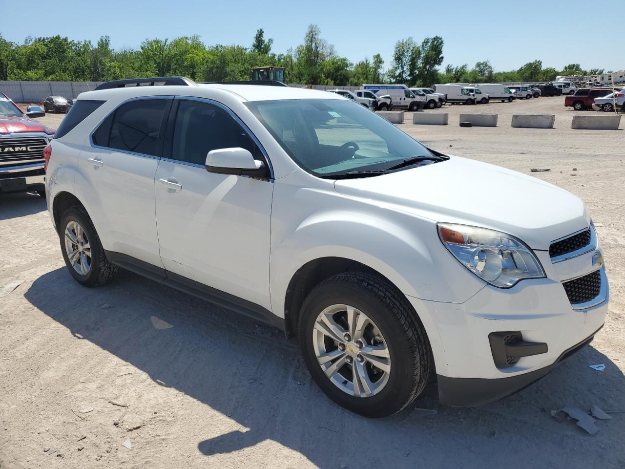 2011 CHEVROLET EQUINOX LT - Image 4