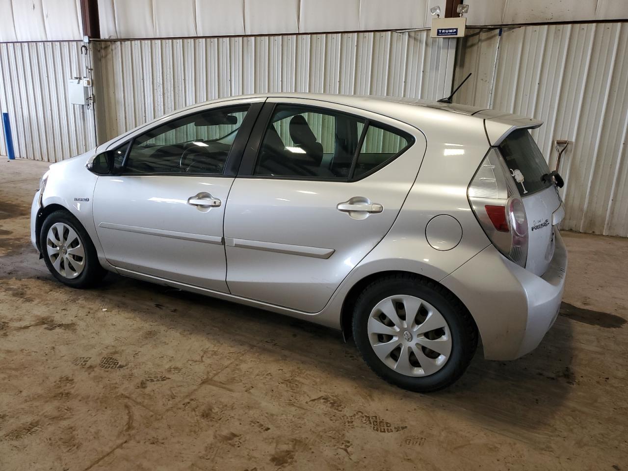 2013 TOYOTA PRIUS C - Image 2