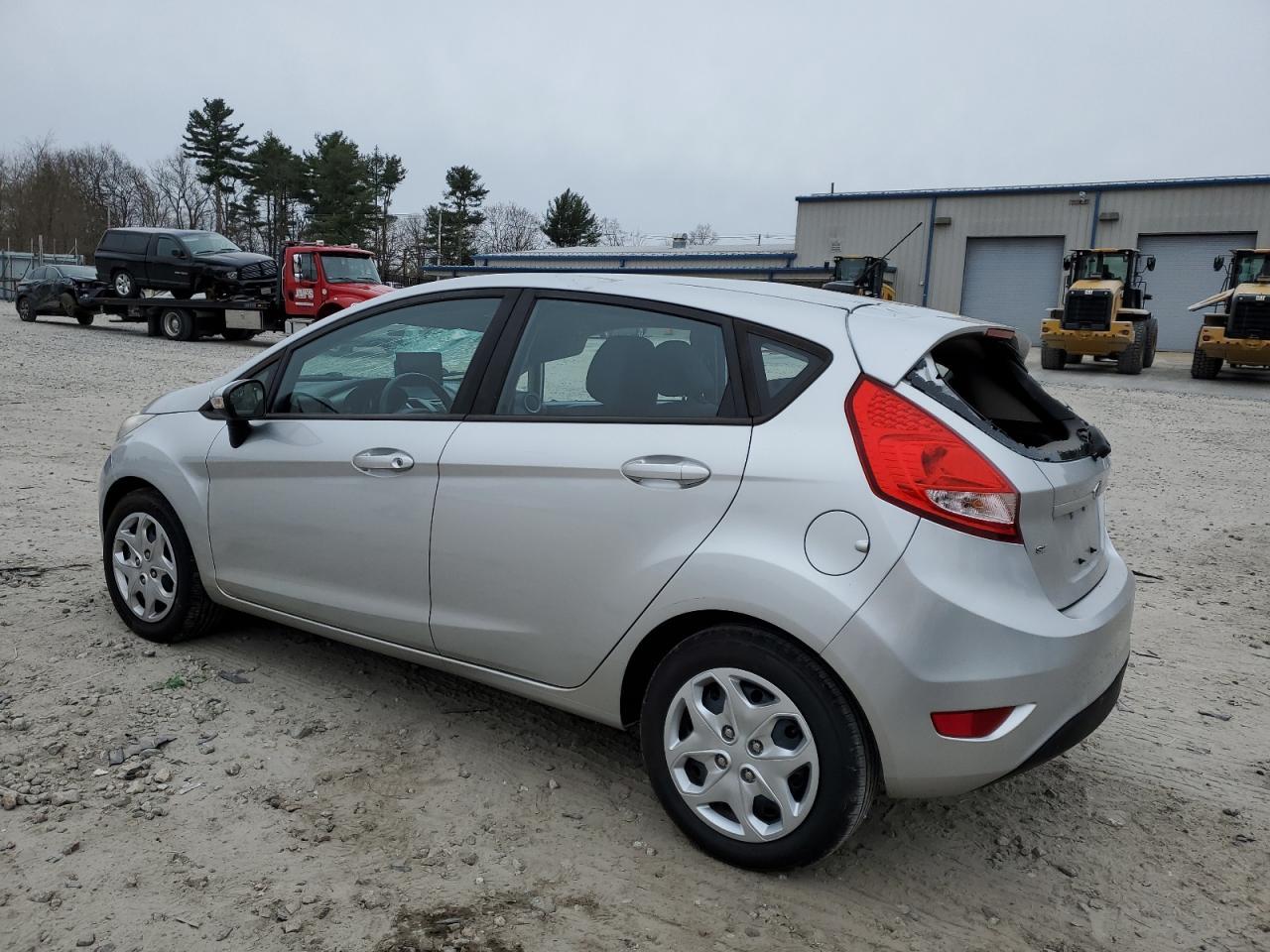 2013 FORD FIESTA SE - Фото 2