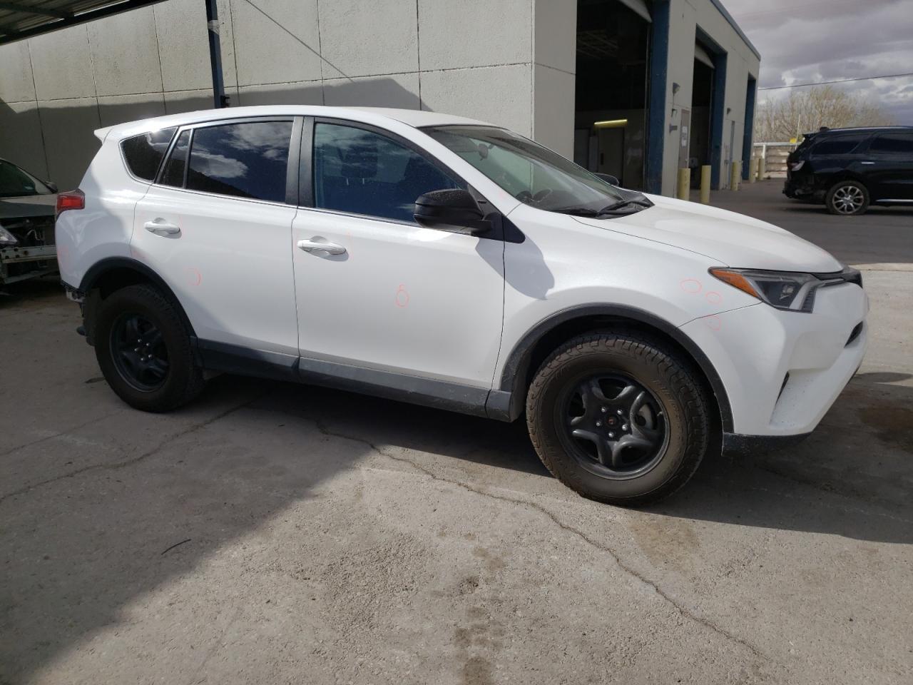 2018 TOYOTA RAV4 LE - Фото 4