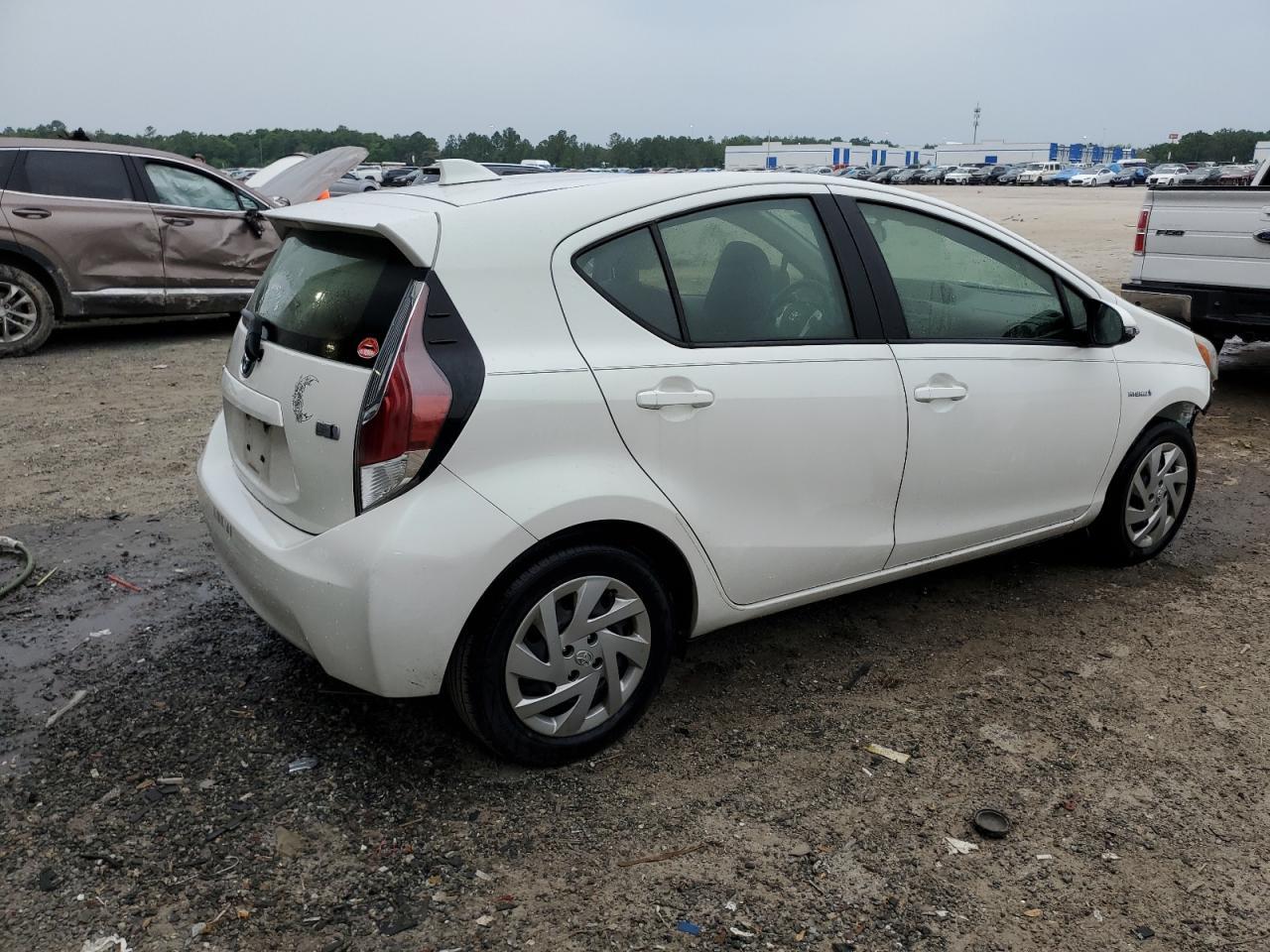 2015 TOYOTA PRIUS C - Image 3