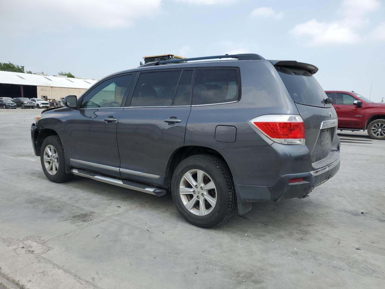2012 TOYOTA HIGHLANDER - Image 2