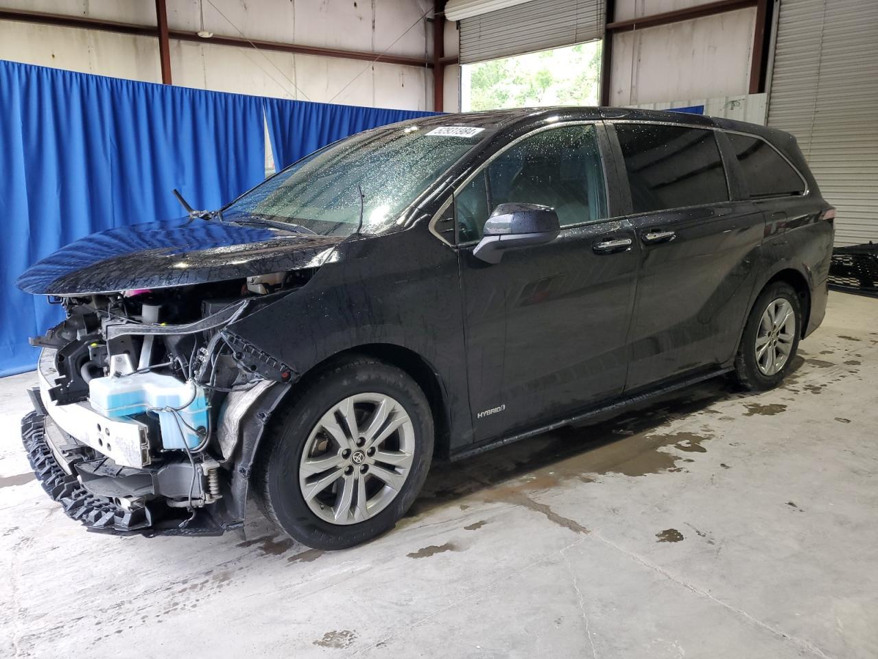 2021 TOYOTA SIENNA XSE car image