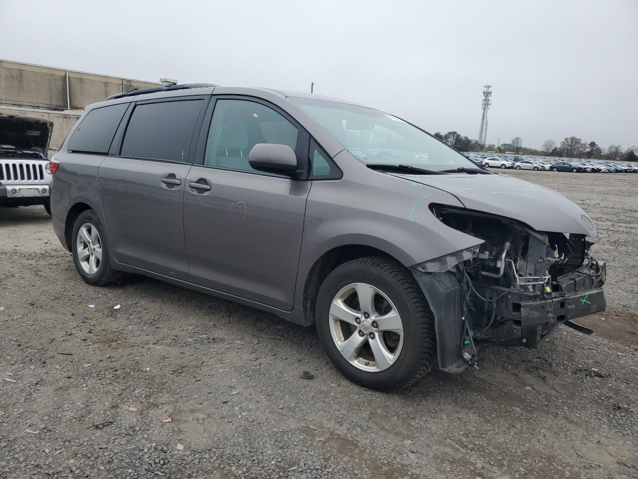 2015 TOYOTA SIENNA LE - Фото 4