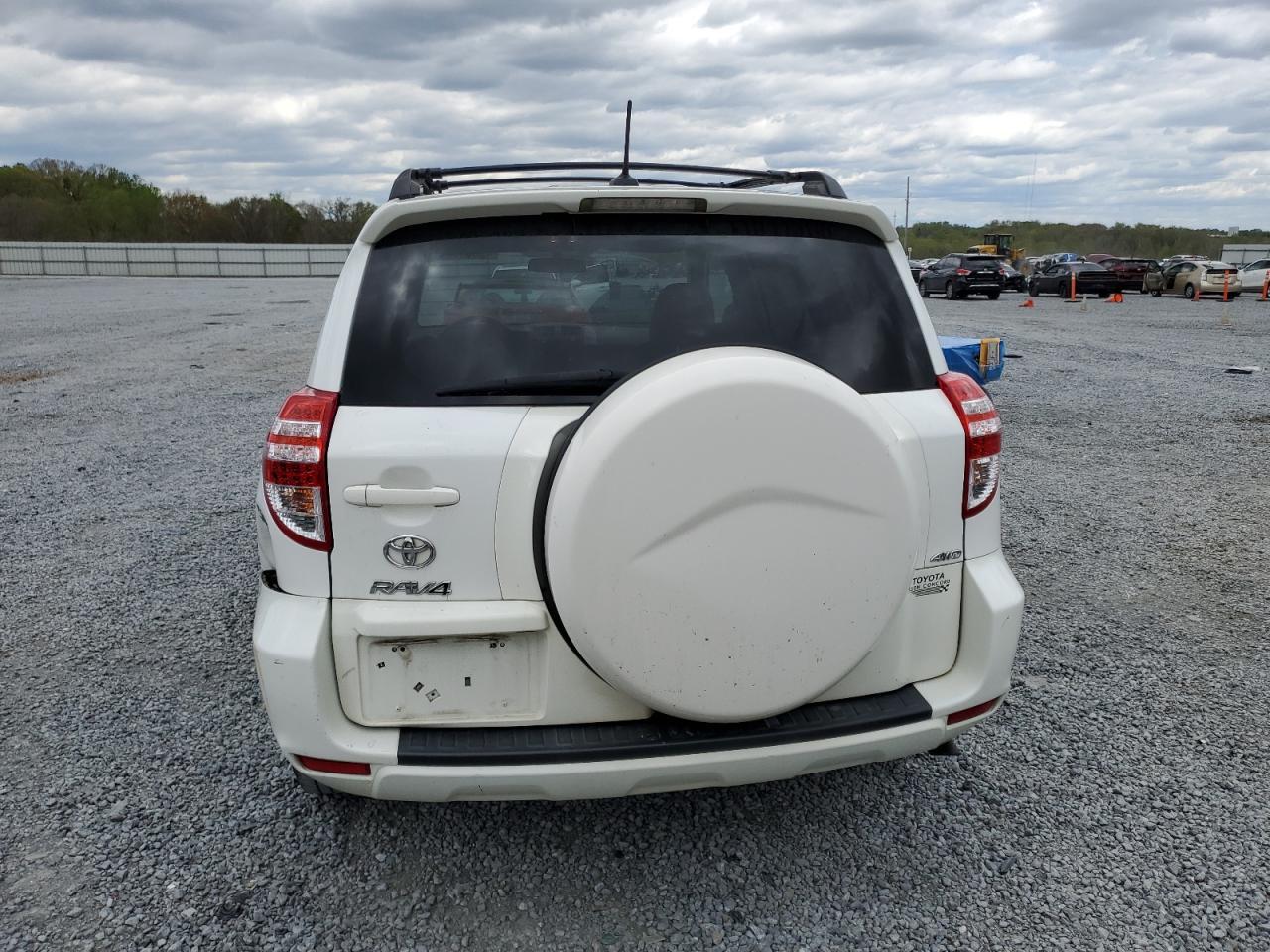 2011 TOYOTA RAV4 - Фото 6