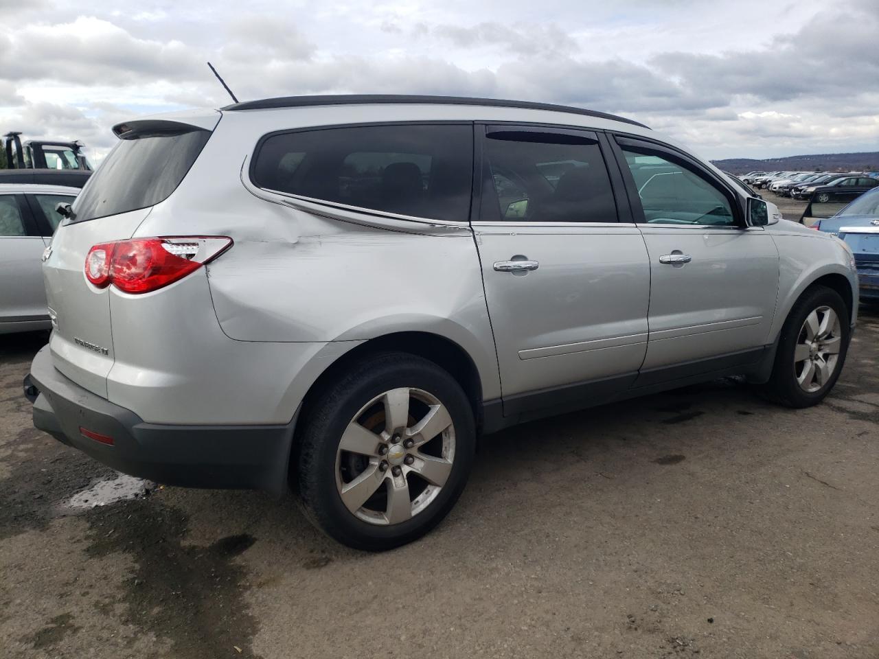 2012 CHEVROLET TRAVERSE L - Image 3