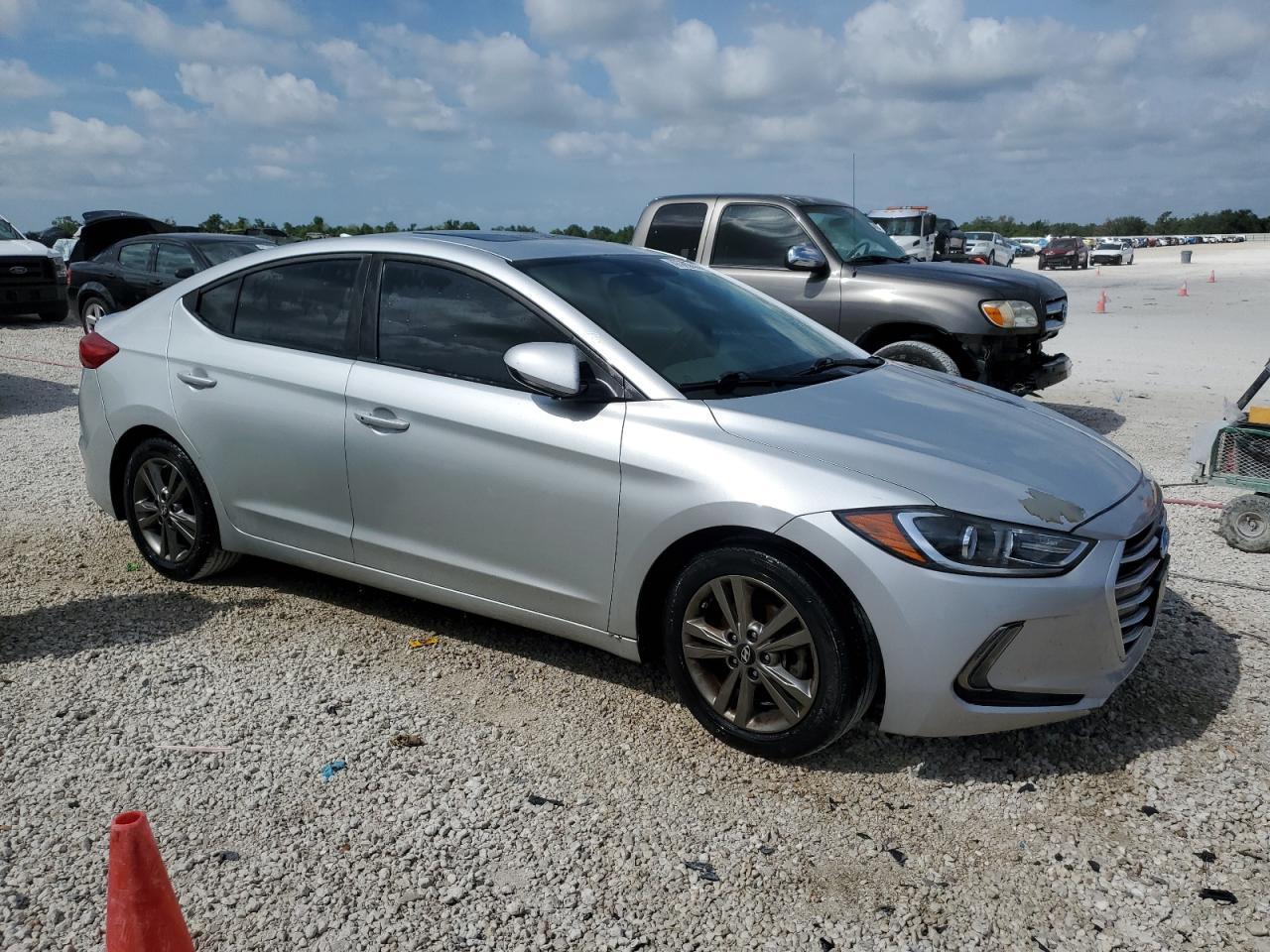 2017 HYUNDAI ELANTRA SE - Фото 4