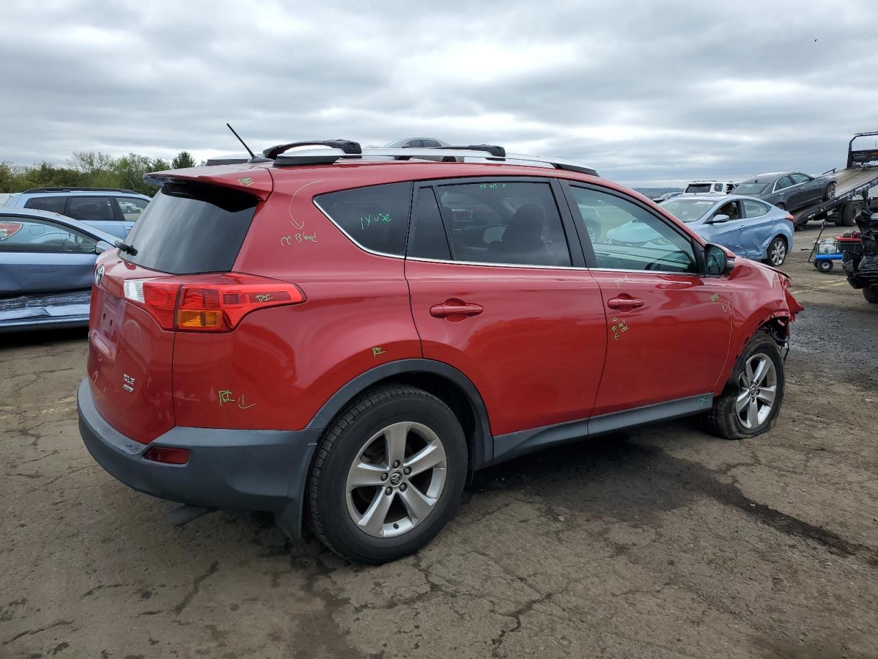 2015 TOYOTA RAV4 XLE - Фото 3