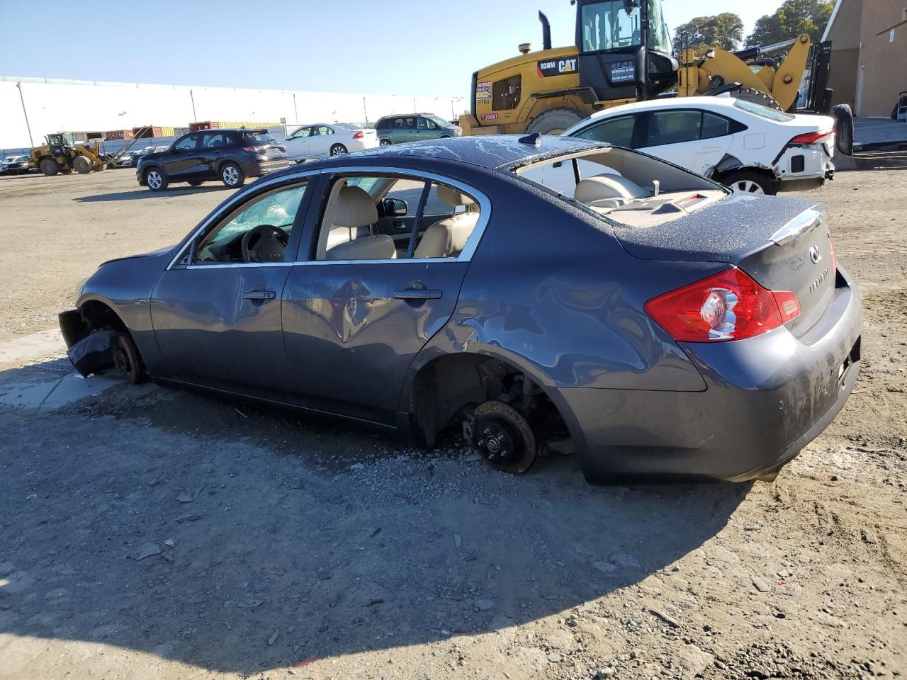2011 INFINITI G37 BASE - Image 2