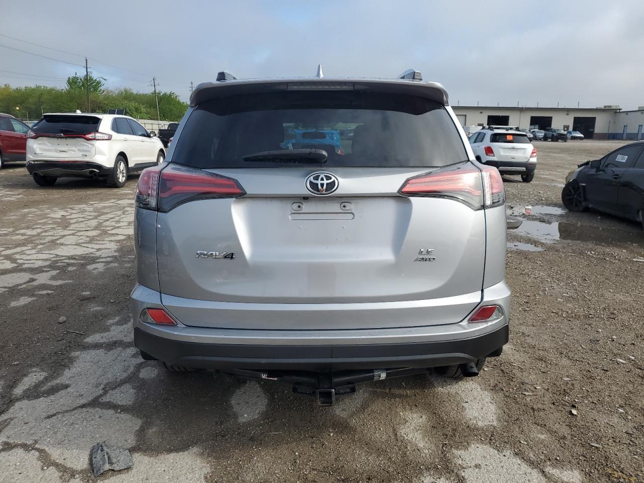 2016 TOYOTA RAV4 LE - Фото 6