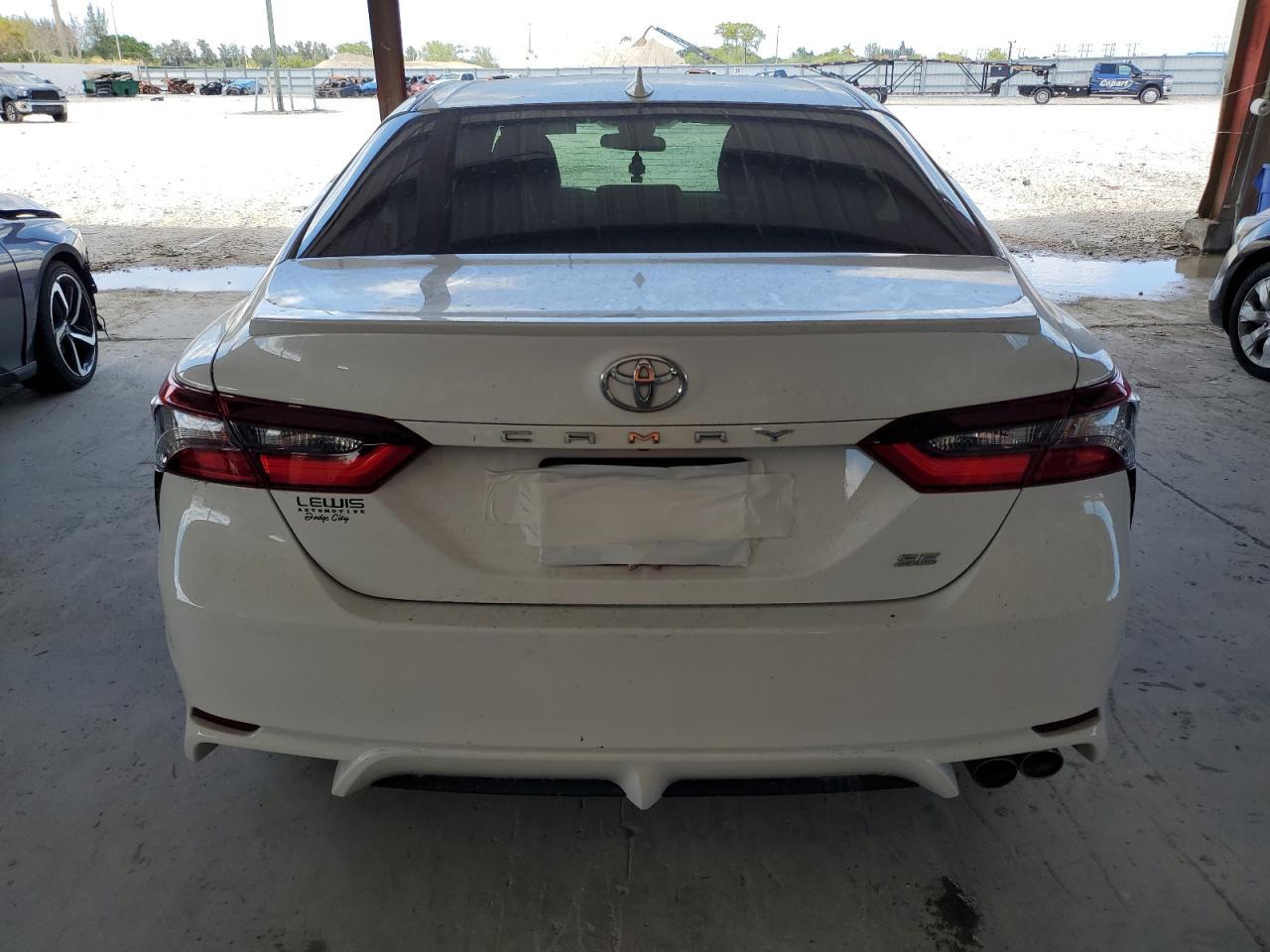 2021 TOYOTA CAMRY SE - Фото 6