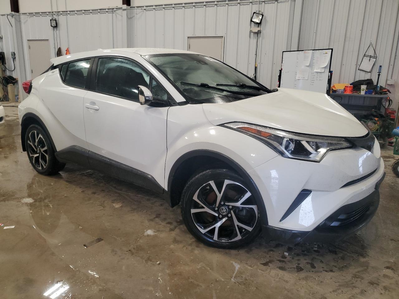 2018 TOYOTA C-HR XLE - Image 4