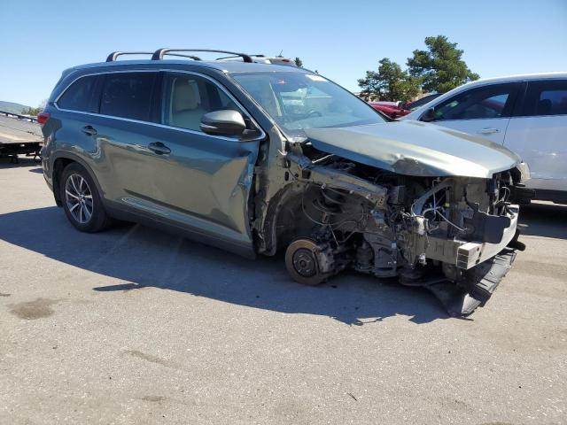 2019 Toyota Highlander Se - Фото 4