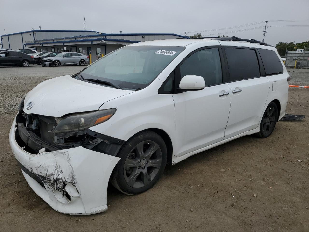 2016 TOYOTA SIENNA SE car image