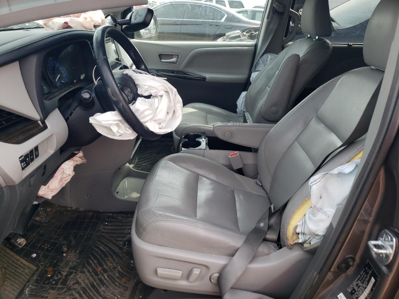 2015 TOYOTA SIENNA XLE - Фото 7