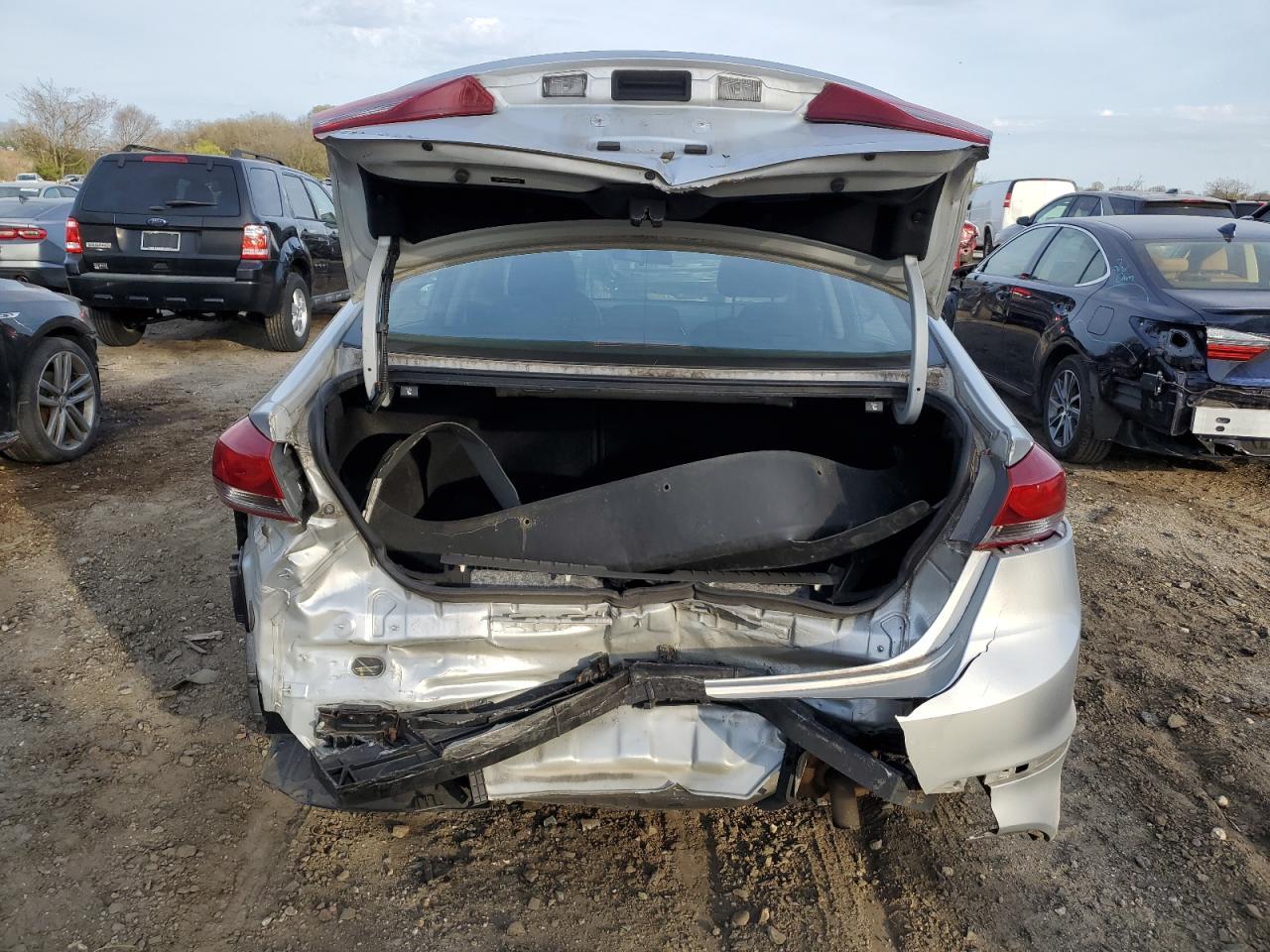 2018 HYUNDAI ELANTRA SE - Image 6
