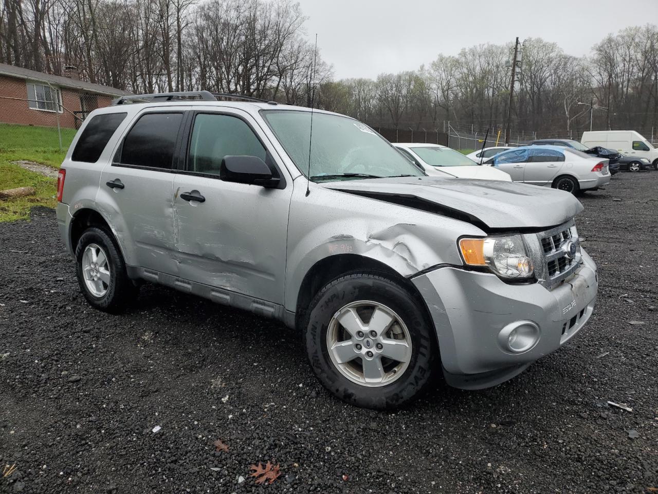 2010 FORD ESCAPE XLT - Image 4