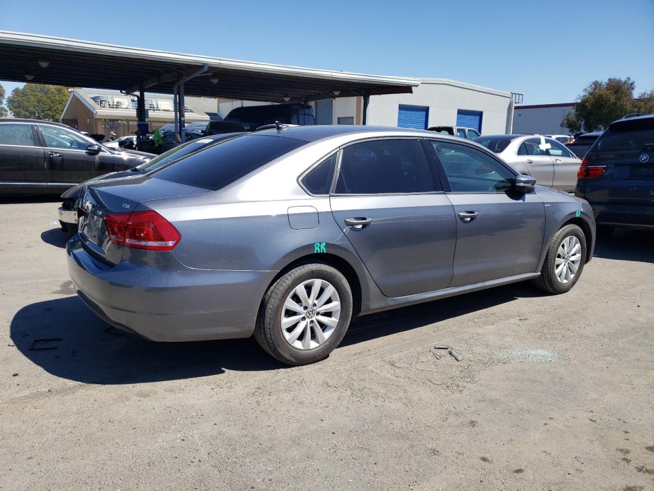 2014 VOLKSWAGEN PASSAT S - Image 3
