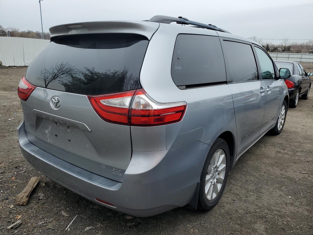 2015 TOYOTA SIENNA XLE - Фото 3