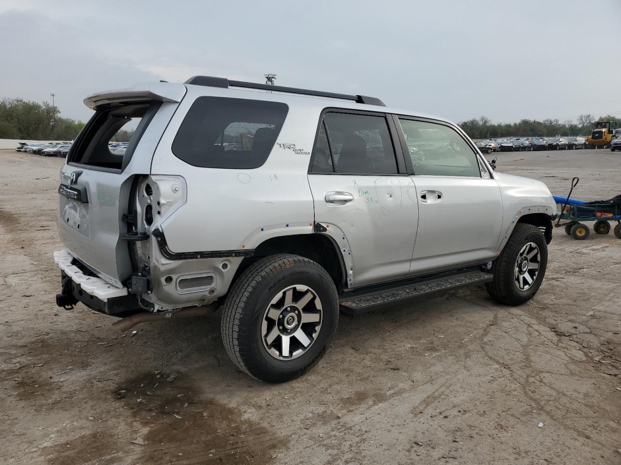 2022 TOYOTA 4RUNNER SR - Фото 3