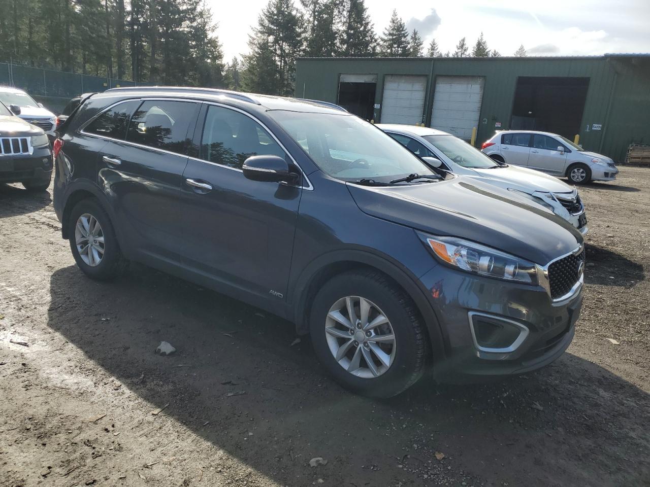 2017 KIA SORENTO LX - Image 4
