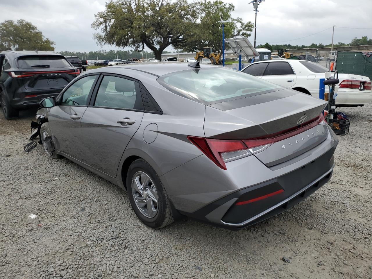2024 HYUNDAI ELANTRA SE - Фото 2