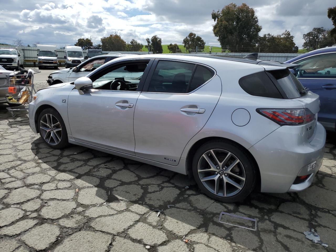 2016 LEXUS CT 200 - Фото 2