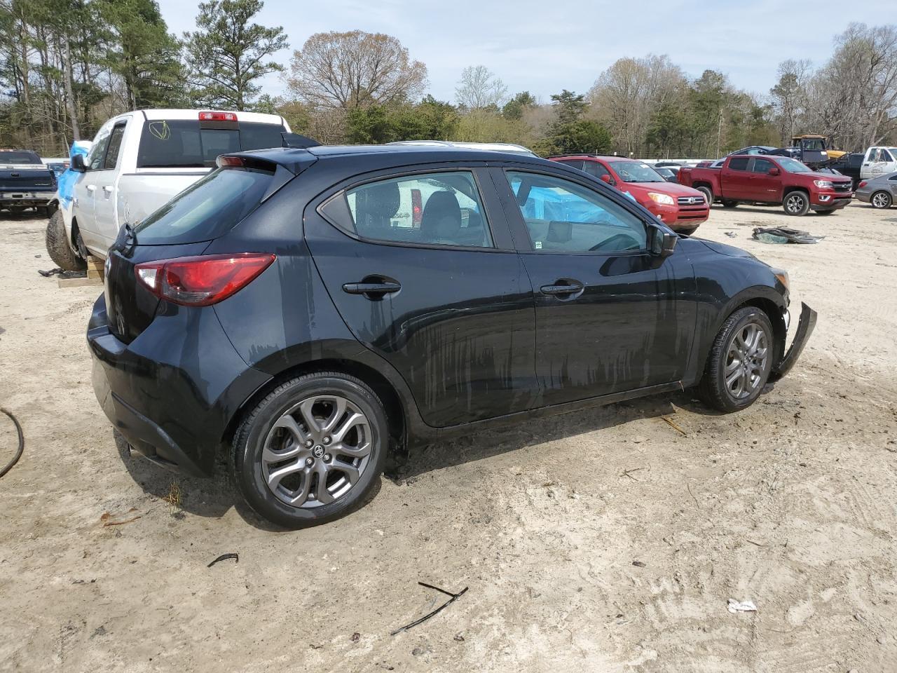 2020 TOYOTA YARIS LE - Фото 3