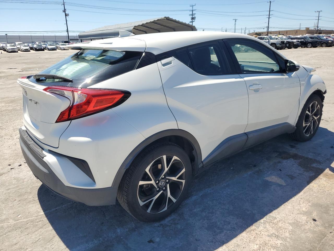 2018 TOYOTA C-HR XLE - Фото 3