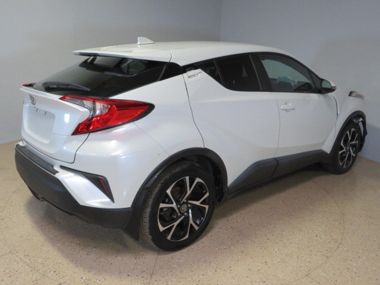 2018 TOYOTA C-HR XLE - Image 4