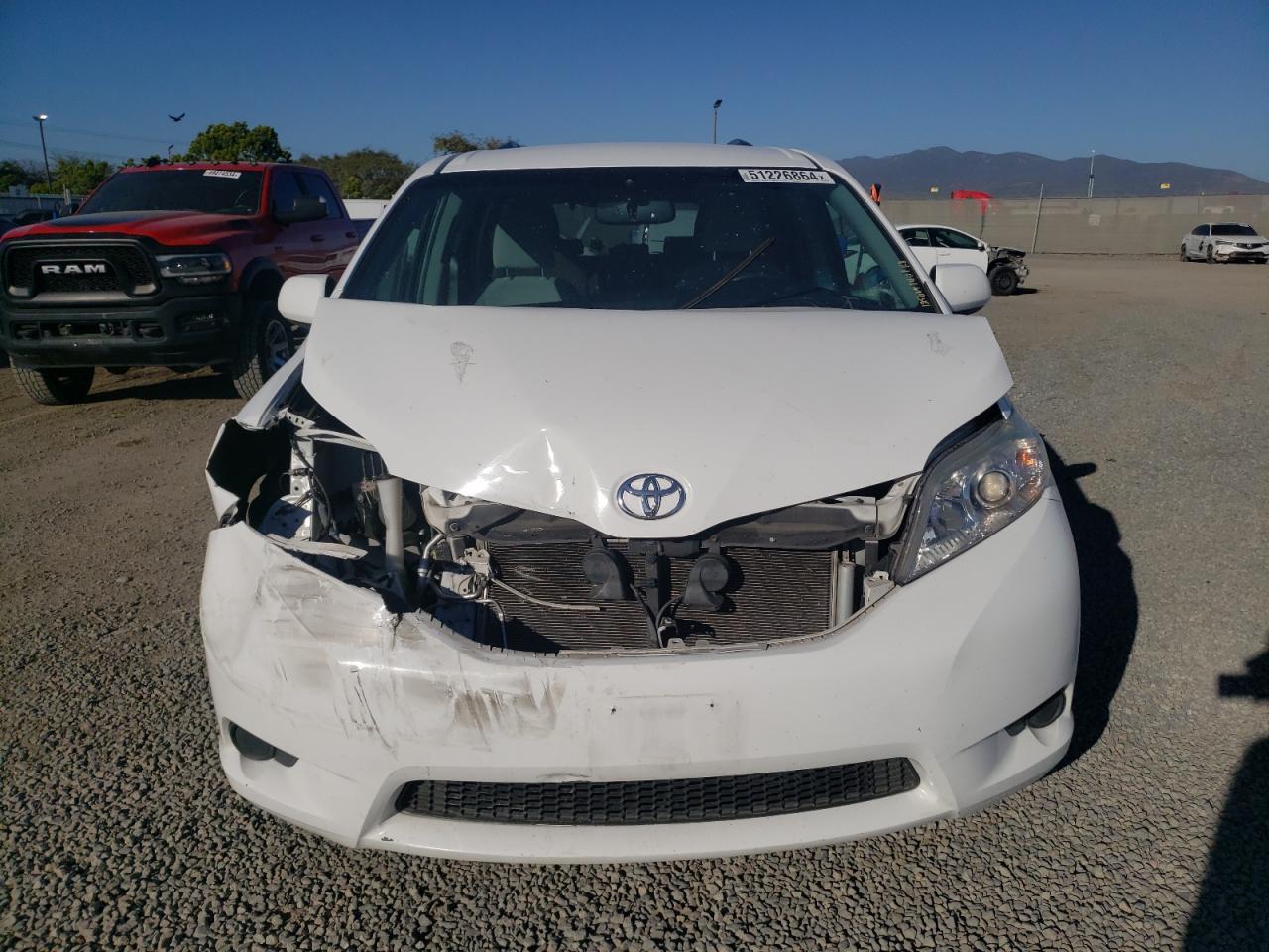 2015 TOYOTA SIENNA LE - Image 5
