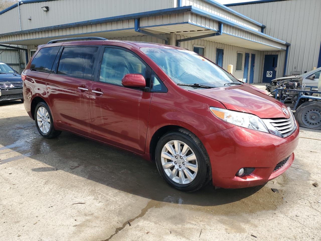 2015 TOYOTA SIENNA XLE - Фото 4