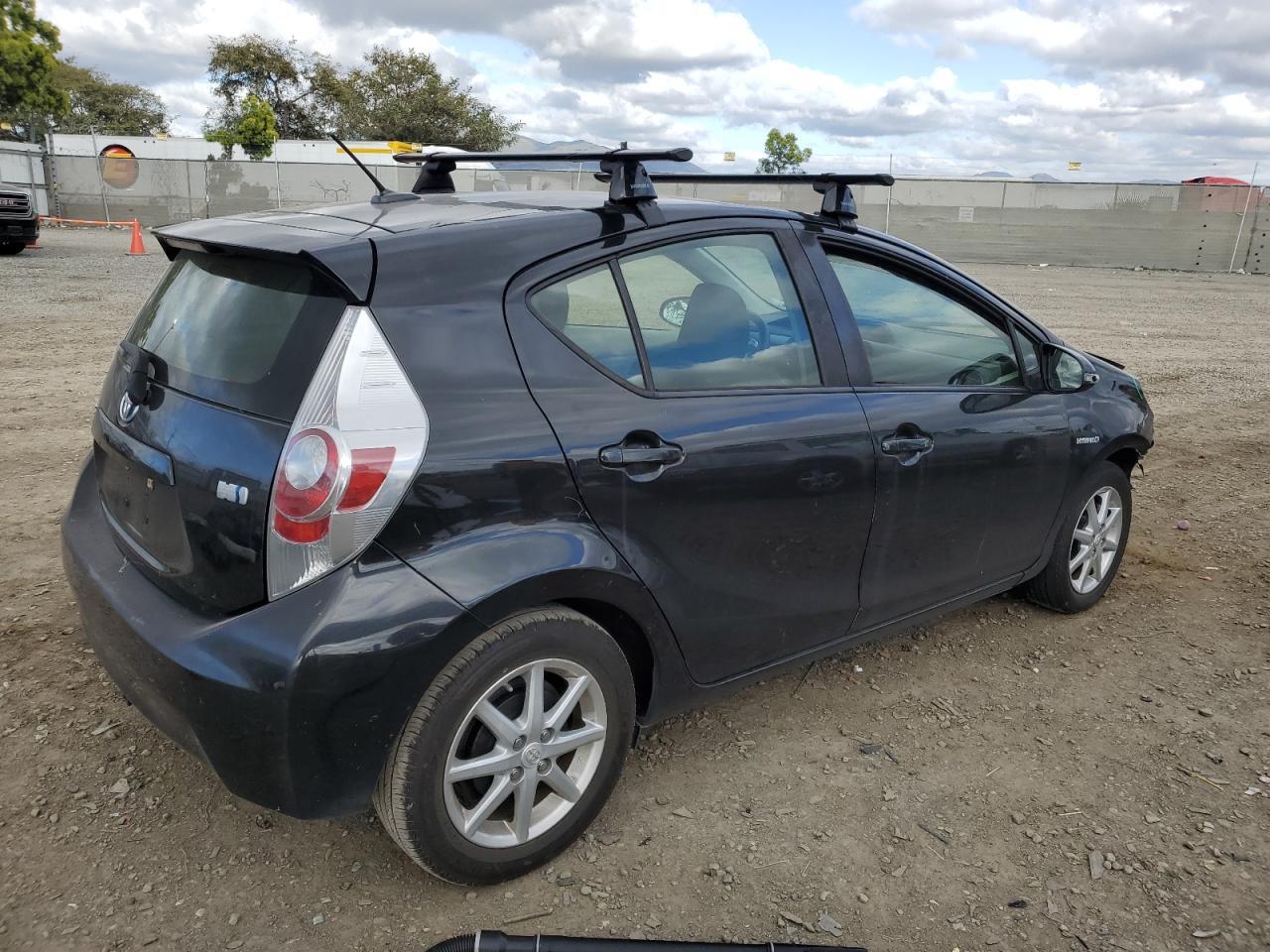 2013 TOYOTA PRIUS C - Image 3