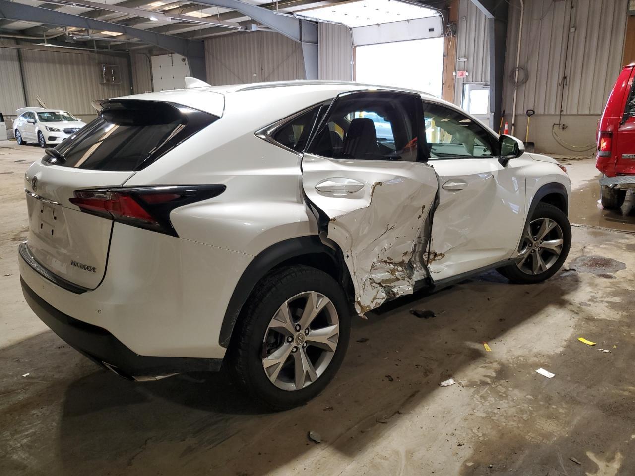 2017 LEXUS NX 200T BA - Фото 3