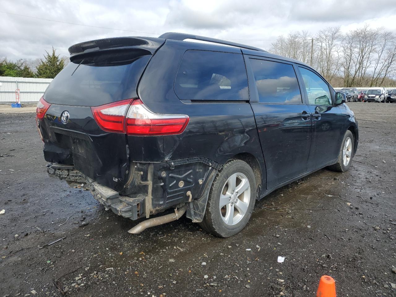 2015 TOYOTA SIENNA LE - Фото 3