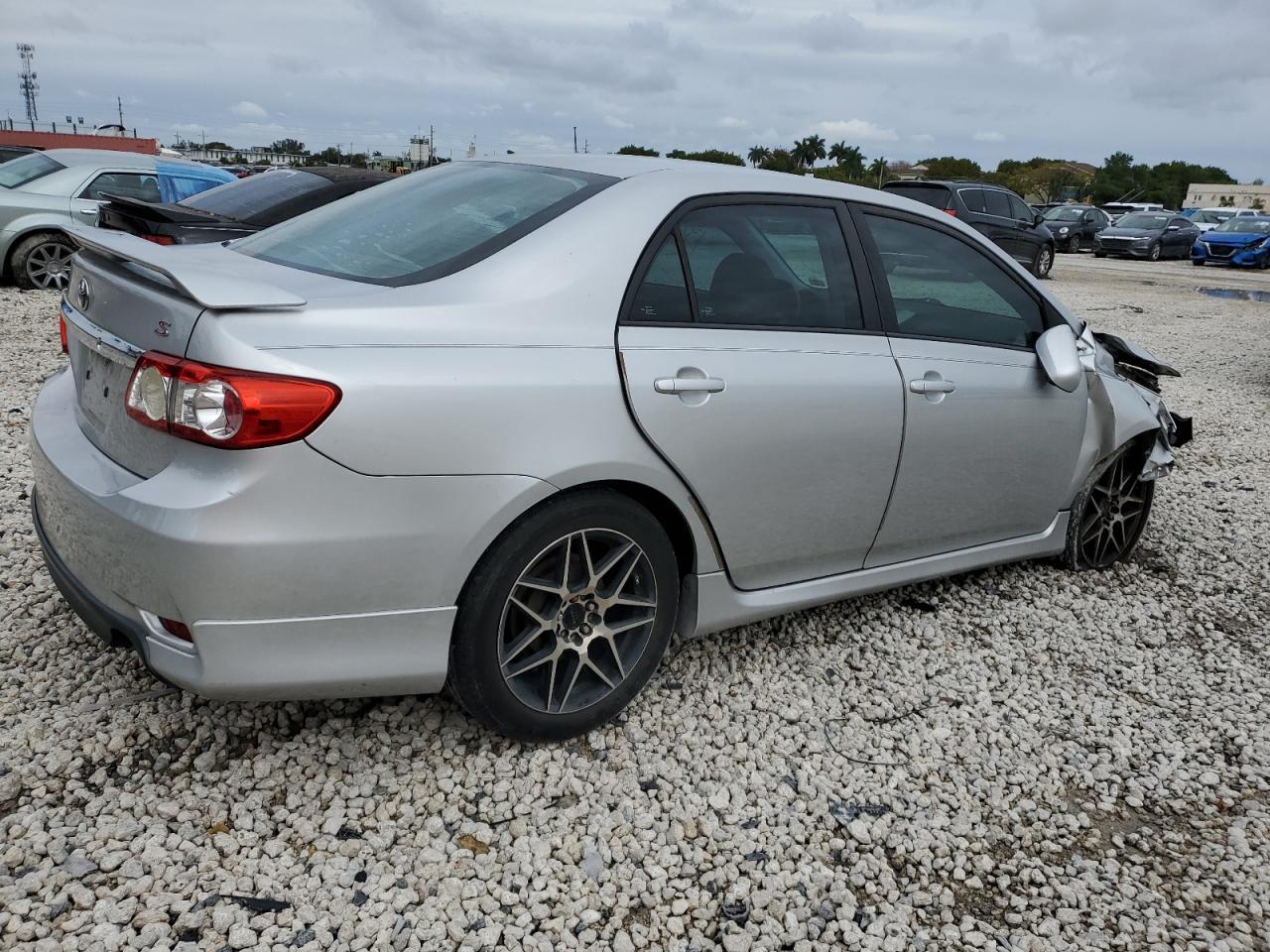 2013 TOYOTA COROLLA BA - Фото 3