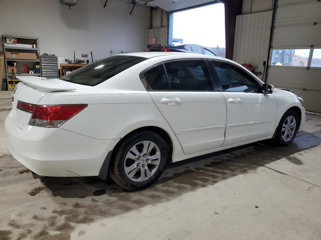 2011 HONDA ACCORD LXP - Image 3
