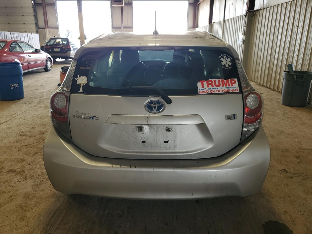 2013 TOYOTA PRIUS C - Image 6