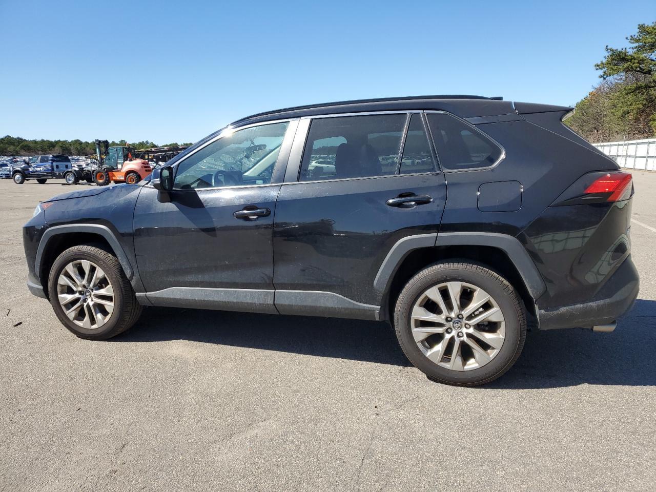 2020 TOYOTA RAV4 XLE P - Image 2