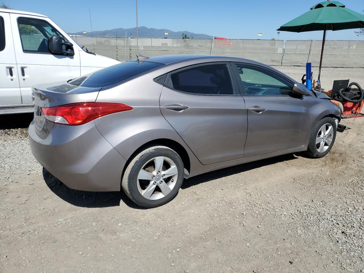 2013 HYUNDAI ELANTRA GL - Image 3