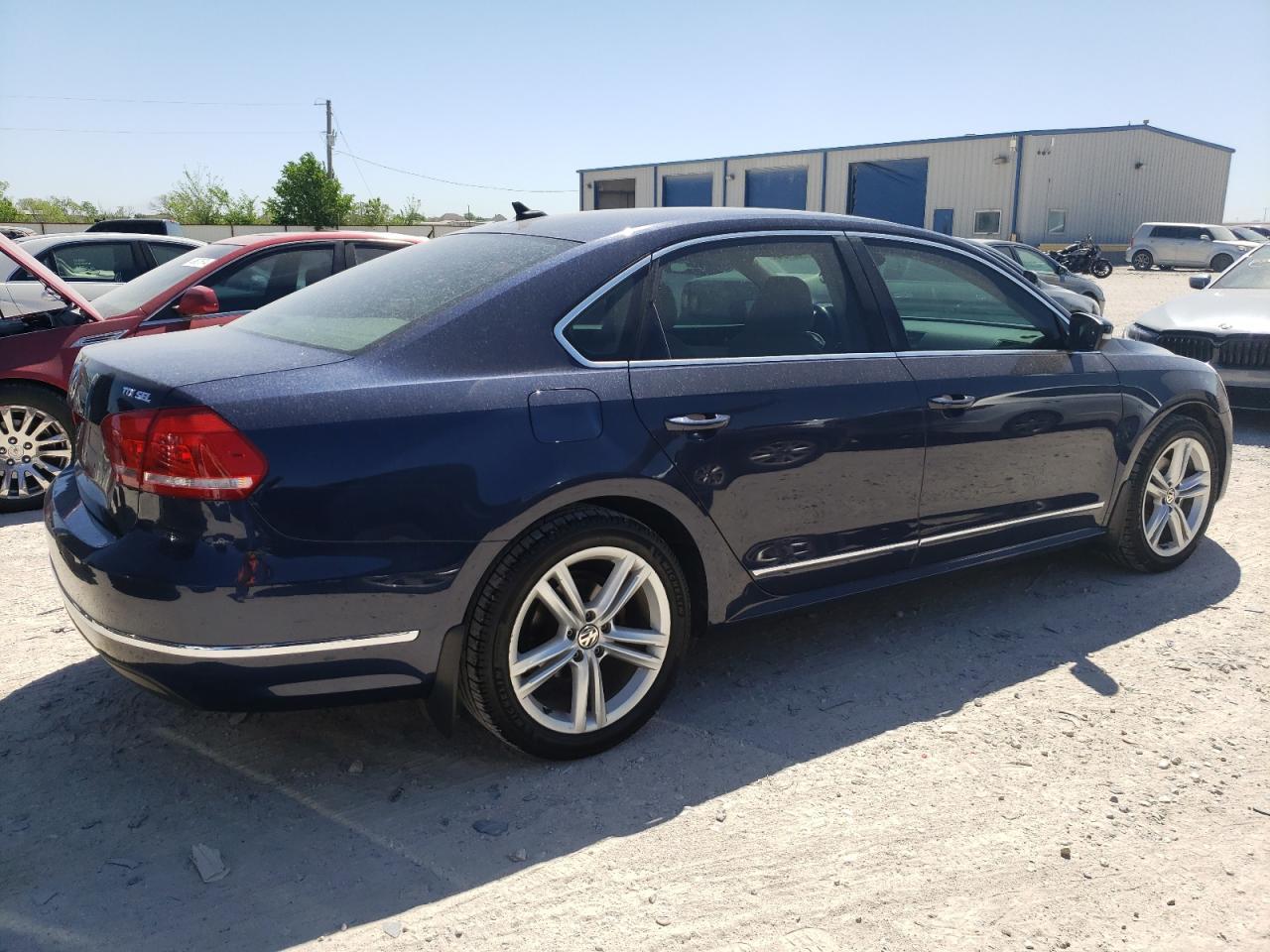 2014 VOLKSWAGEN PASSAT SEL - Image 3