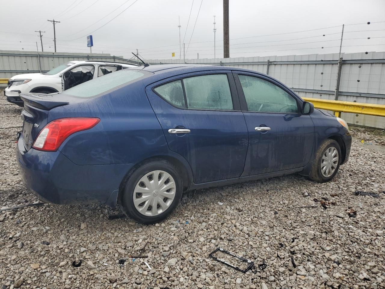 2014 NISSAN VERSA SV W - Фото 3