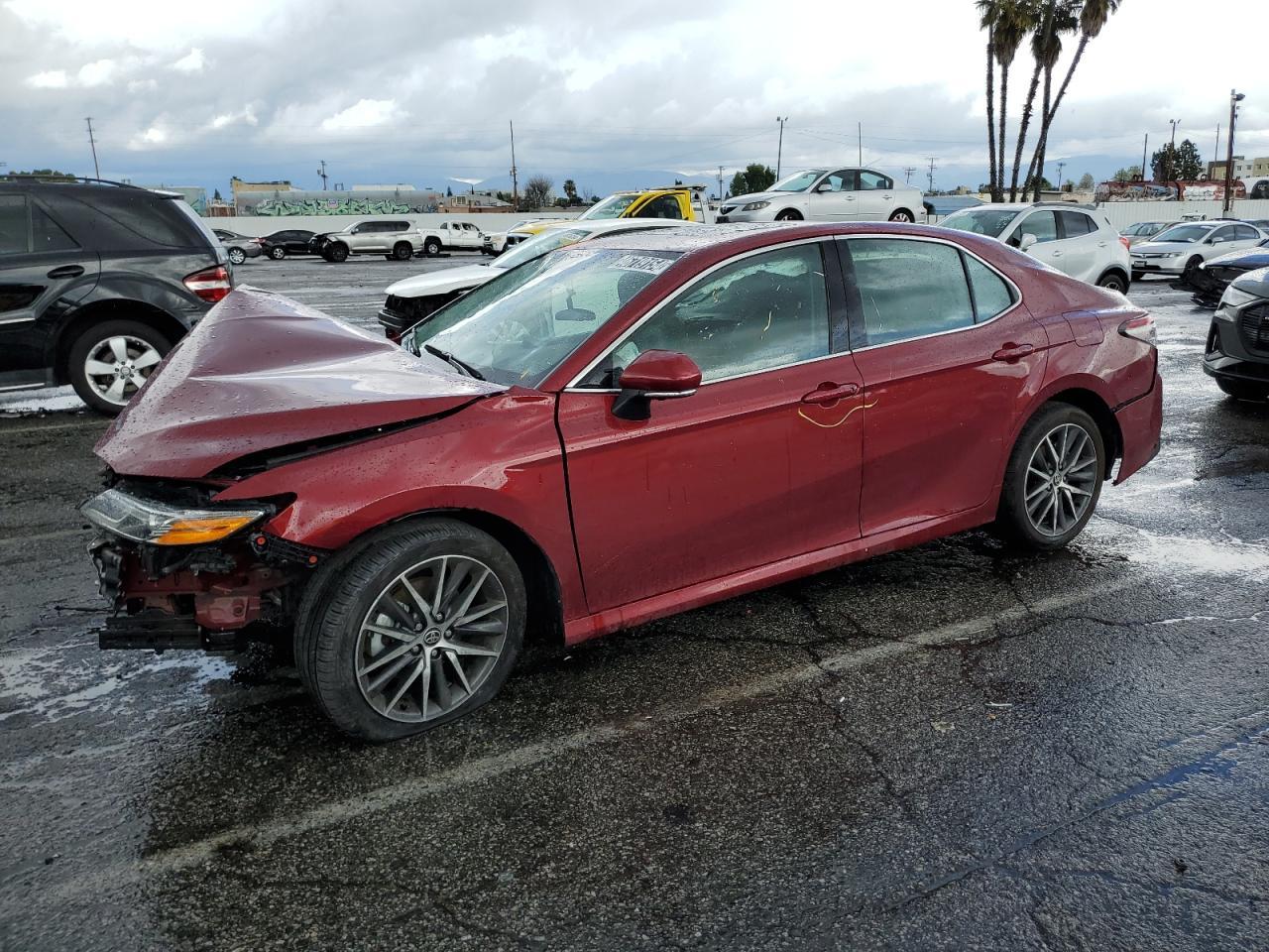 2022 TOYOTA CAMRY XLE car image