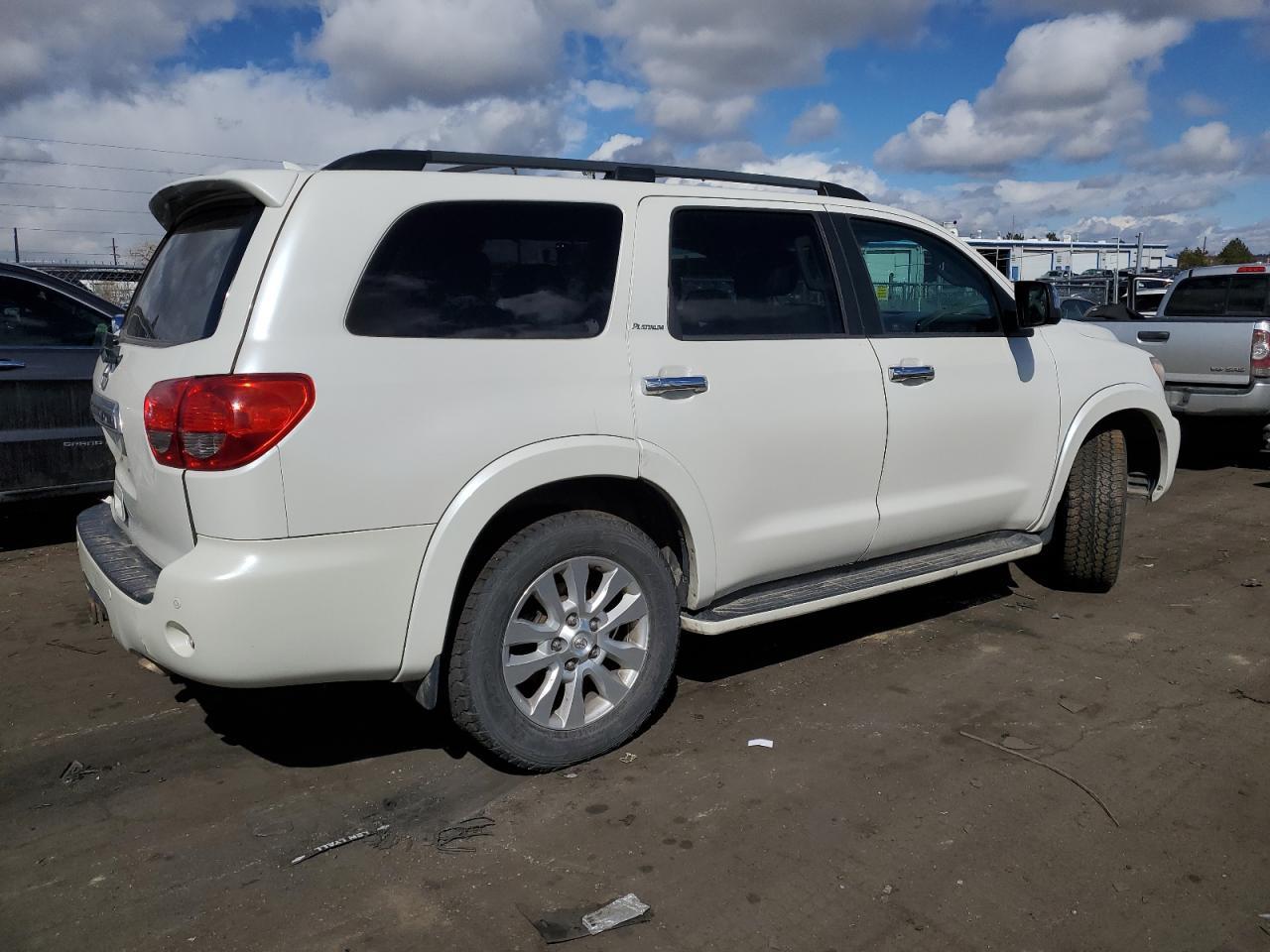 2013 TOYOTA SEQUOIA PL - Image 3