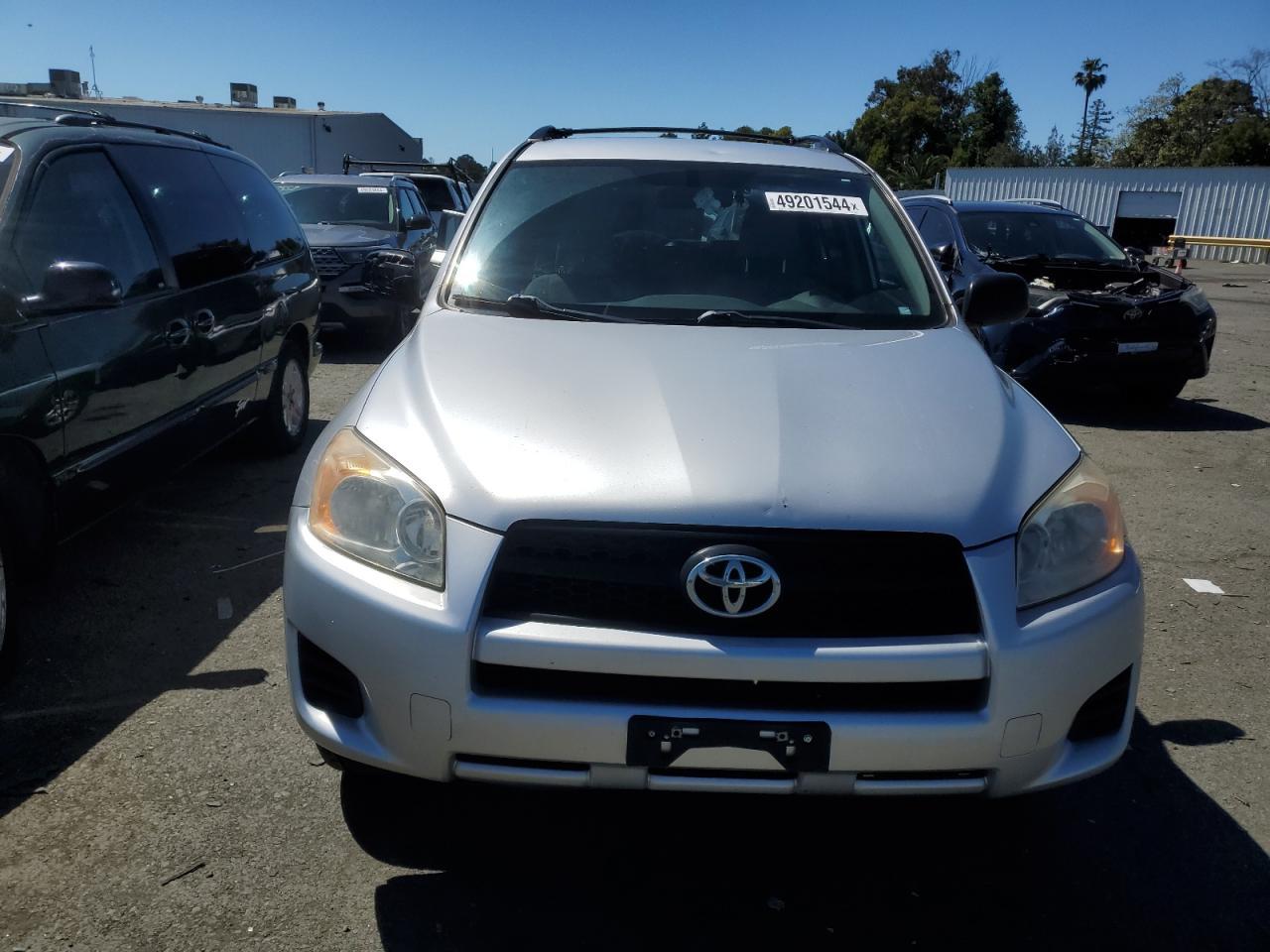 2011 TOYOTA RAV4 - Фото 5